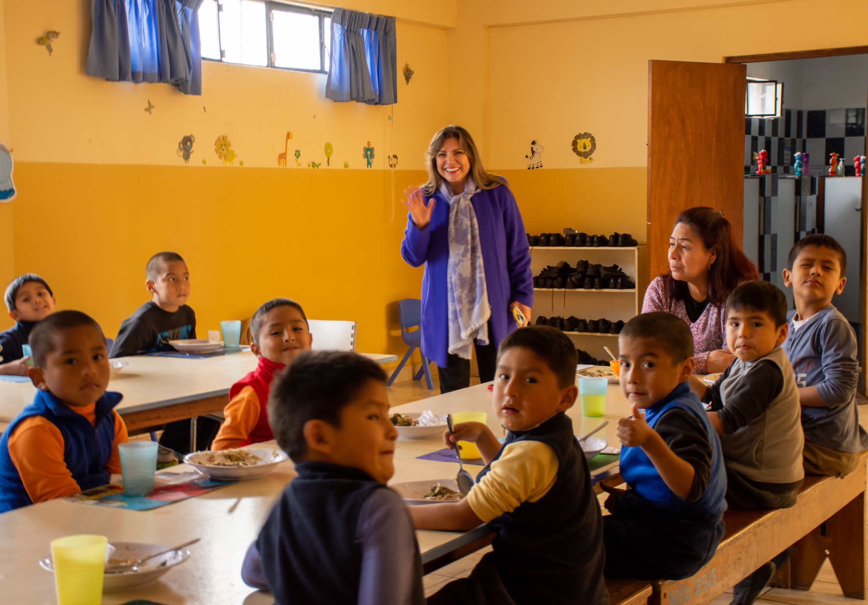 UNIVERSIDAD NORBERT WIENER DONÓ MOCHILAS Y VALES DE PAVO A LA CASA HOGAR CIUDAD DE LOS NIÑOS DE LA INMACULADA