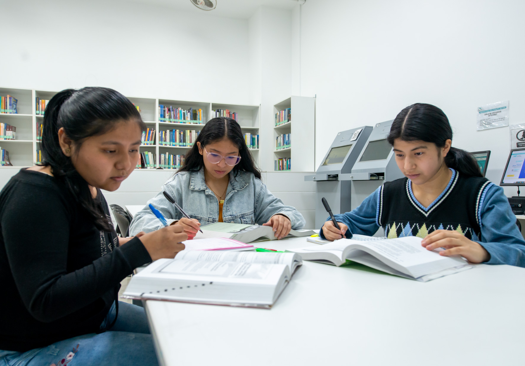 ESTUDIANTES DE LA EAP DE NEGOCIOS Y COMPETITIVIDAD PARTICIPARON COMO PONENTES EN SIMPOSIO INTERNACIONAL ORGANIZADO POR EL TECNOLÓGICO NACIONAL DE MÉXICO