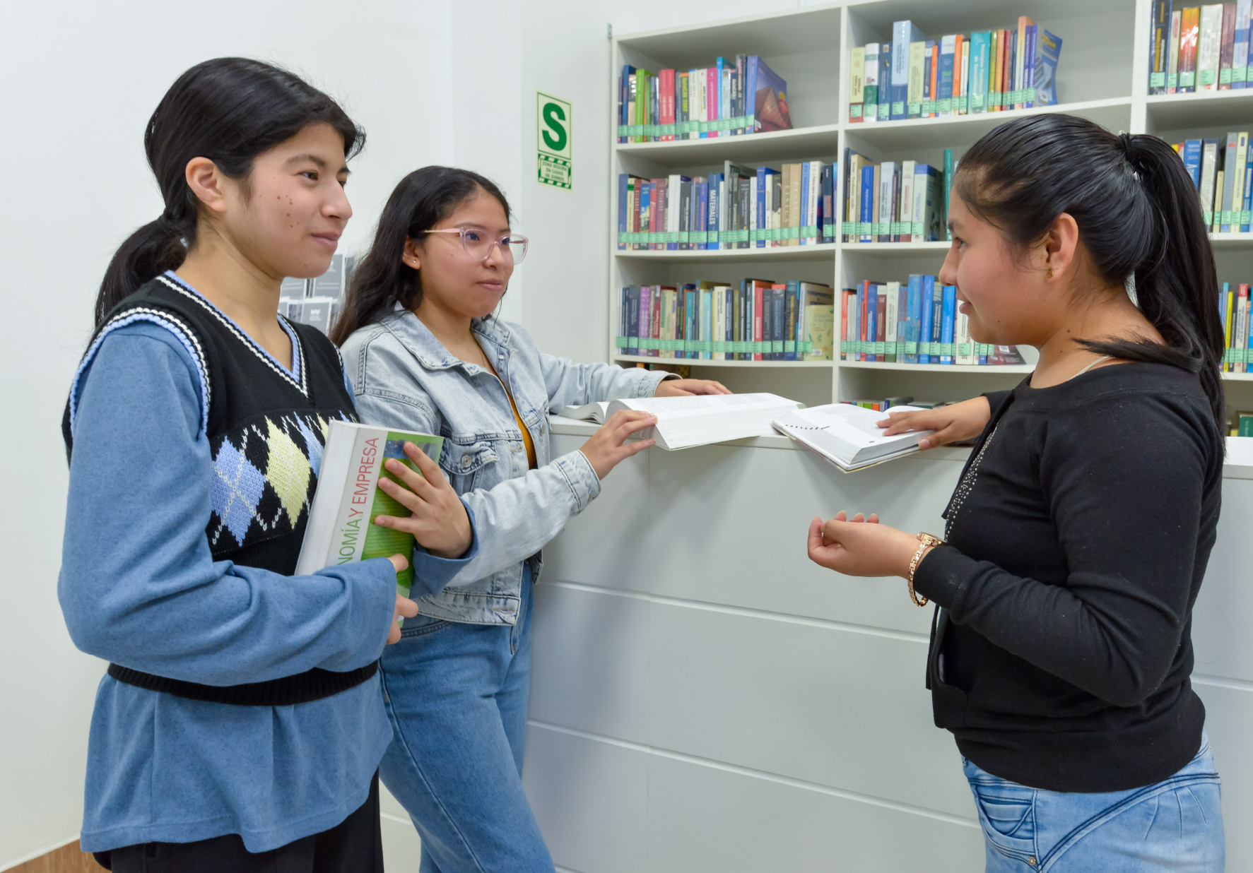 ESTUDIANTES DE LA EAP DE NEGOCIOS Y COMPETITIVIDAD PARTICIPARON COMO PONENTES EN SIMPOSIO INTERNACIONAL ORGANIZADO POR EL TECNOLÓGICO NACIONAL DE MÉXICO