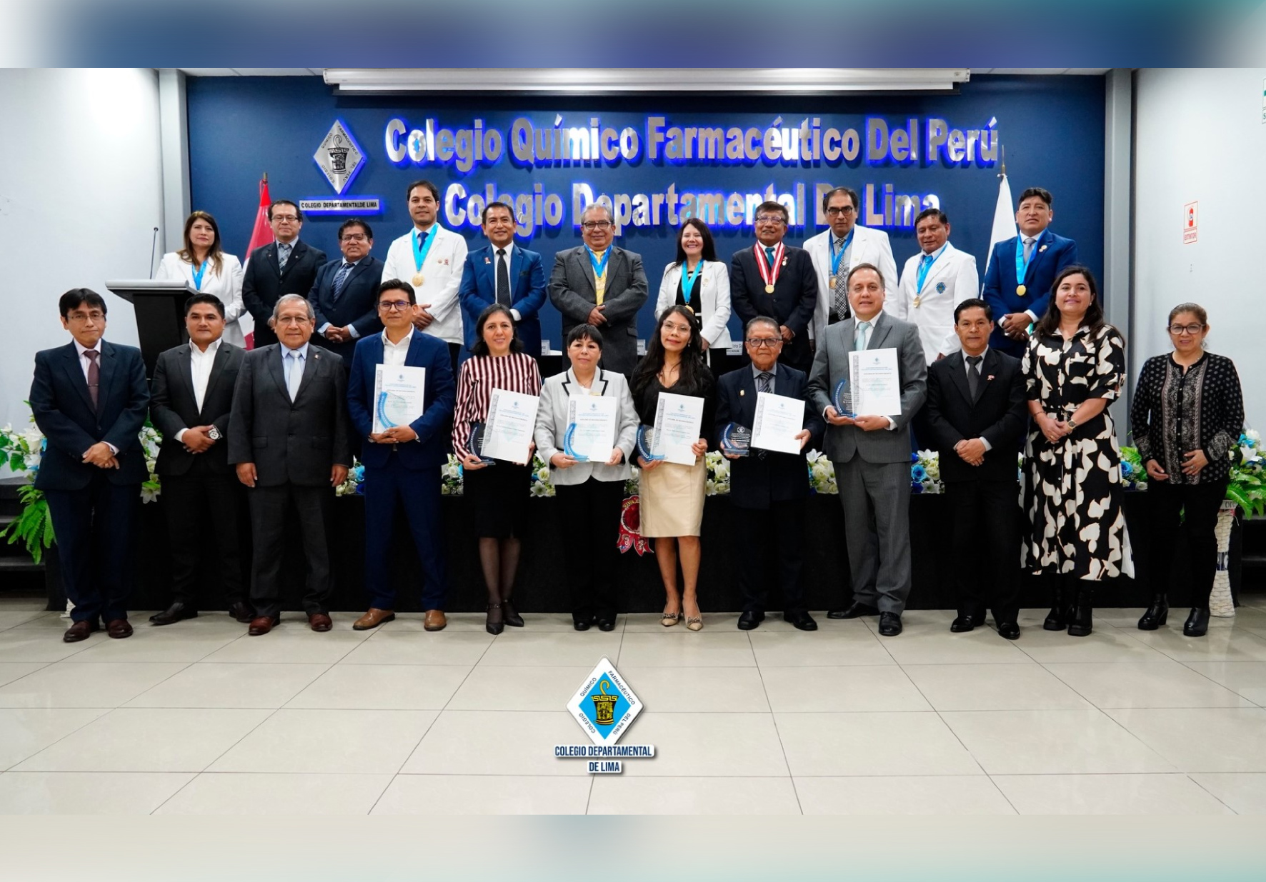DOCENTES DE FARMACIA Y BIOQUÍMICA DE NORBERT WIENER RECIBIERON RECONOCIMIENTO DEL COLEGIO QUÍMICO FARMACÉUTICO DEPARTAMENTAL DE LIMA