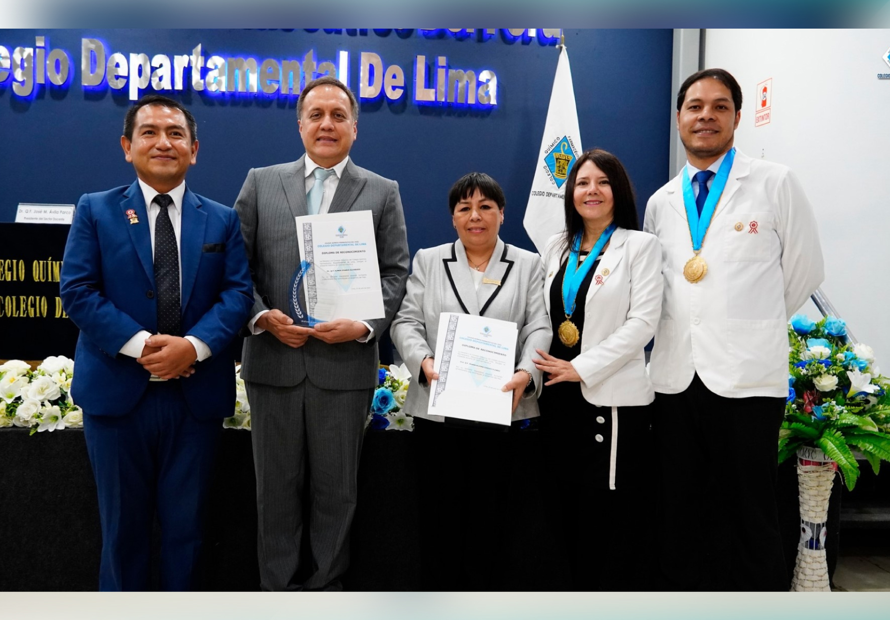 DOCENTES DE FARMACIA Y BIOQUÍMICA DE NORBERT WIENER RECIBIERON RECONOCIMIENTO DEL COLEGIO QUÍMICO FARMACÉUTICO DEPARTAMENTAL DE LIMA