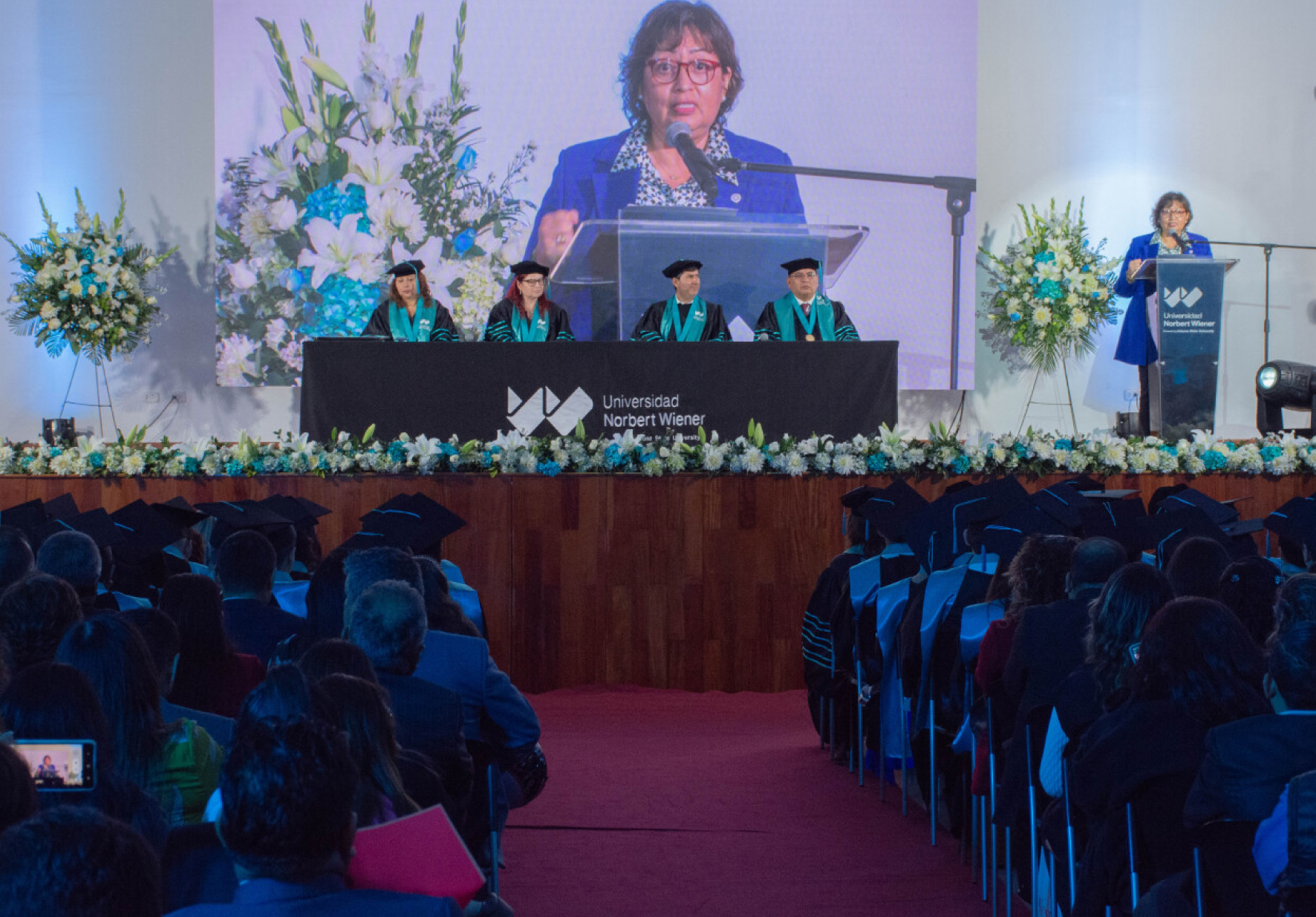 VICEMINISTRA DE POLÍTICAS Y EVALUACIÓN SOCIAL DEL MIDIS DIO LA BIENVENIDA AL MUNDO PROFESIONAL A GRADUADOS DE LA UNIVERSIDAD NORBERT WIENER