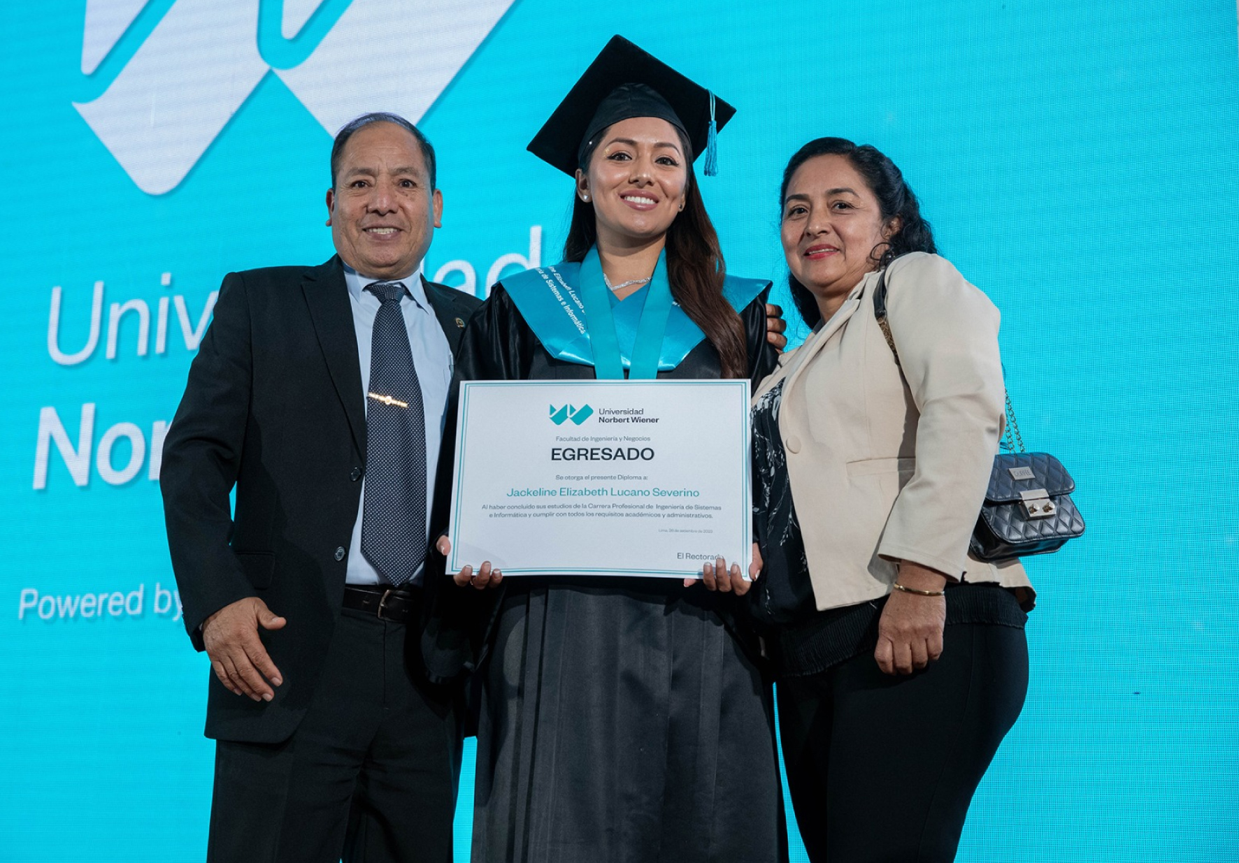 VICEMINISTRA DE POLÍTICAS Y EVALUACIÓN SOCIAL DEL MIDIS DIO LA BIENVENIDA AL MUNDO PROFESIONAL A GRADUADOS DE LA UNIVERSIDAD NORBERT WIENER