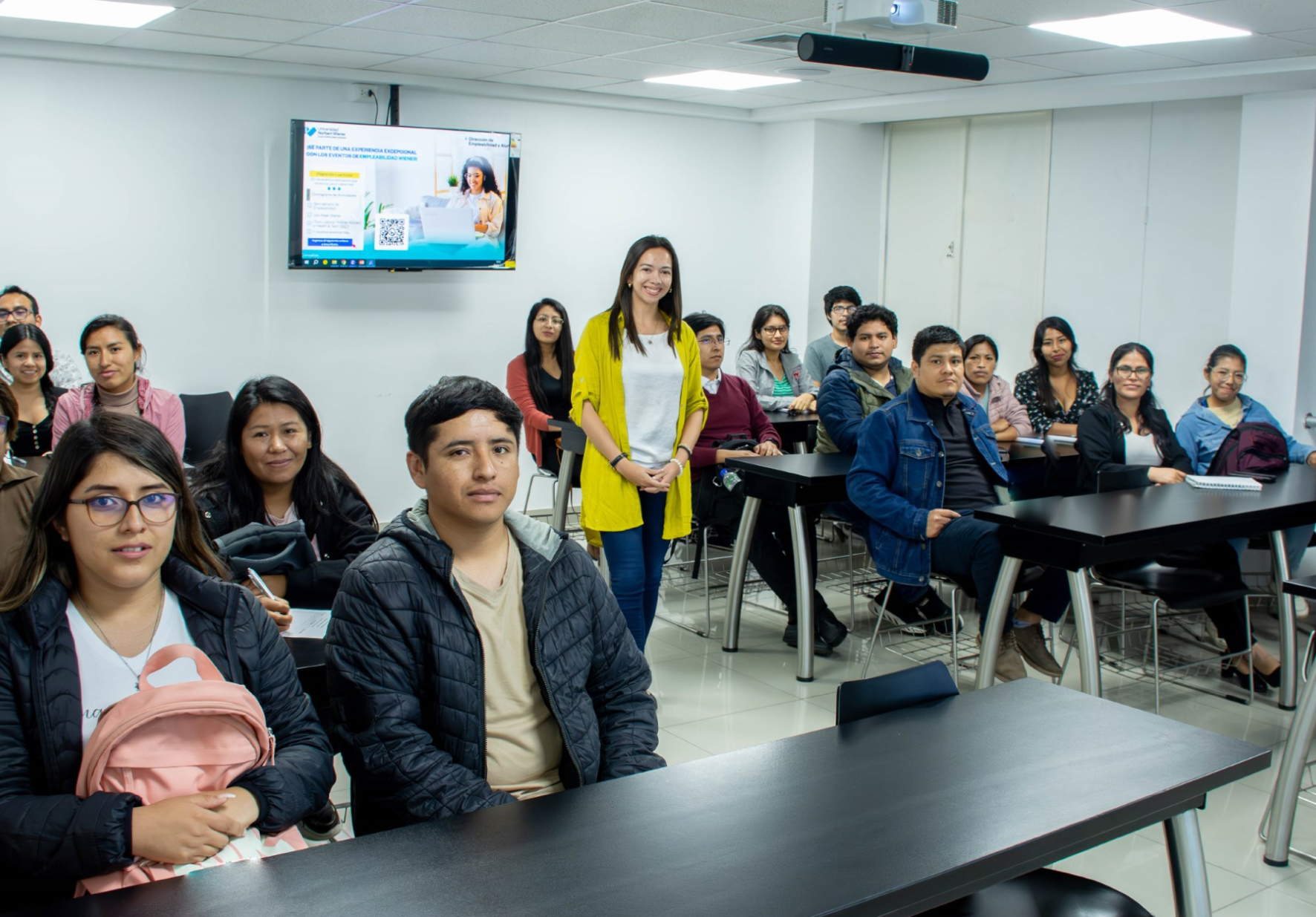 DOCENTE DE LA UNIVERSIDAD MARIANA (COLOMBIA) DICTÓ CONFERENCIA MAGISTRAL A ESTUDIANTES DE LA EAP DE FARMACIA Y BIOQUÍMICA DE LA UNIVERSIDAD NORBERT WIENER