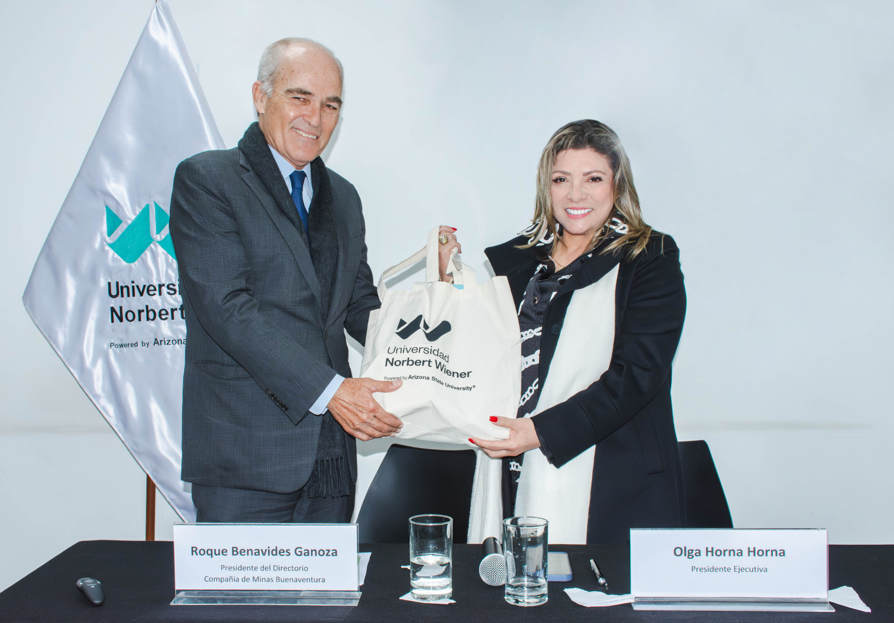 ROQUE BENAVIDES, EMPRESARIO Y DOCENTE UNIVERSITARIO, OFRECIÓ MAGISTRAL CONFERENCIA EN LA ESCUELA DE POSGRADO DE LA UNIVERSIDAD NORBERT WIENER