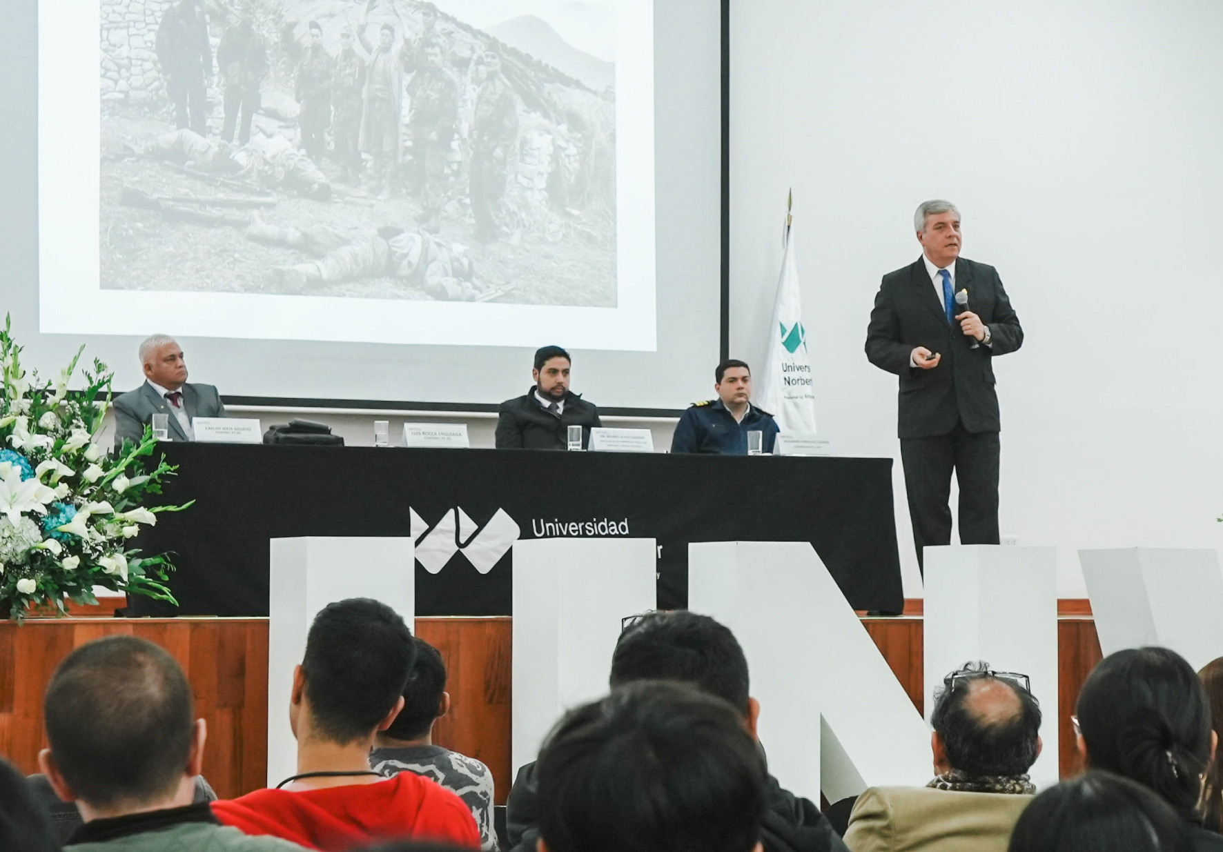 CARRERA DE DERECHO Y CIENCIA POLÍTICA DE LA UNIVERSIDAD NORBERT WIENER ORGANIZÓ SEMINARIO SOBRE DERECHO HUMANITARIO Y DERECHOS HUMANOS