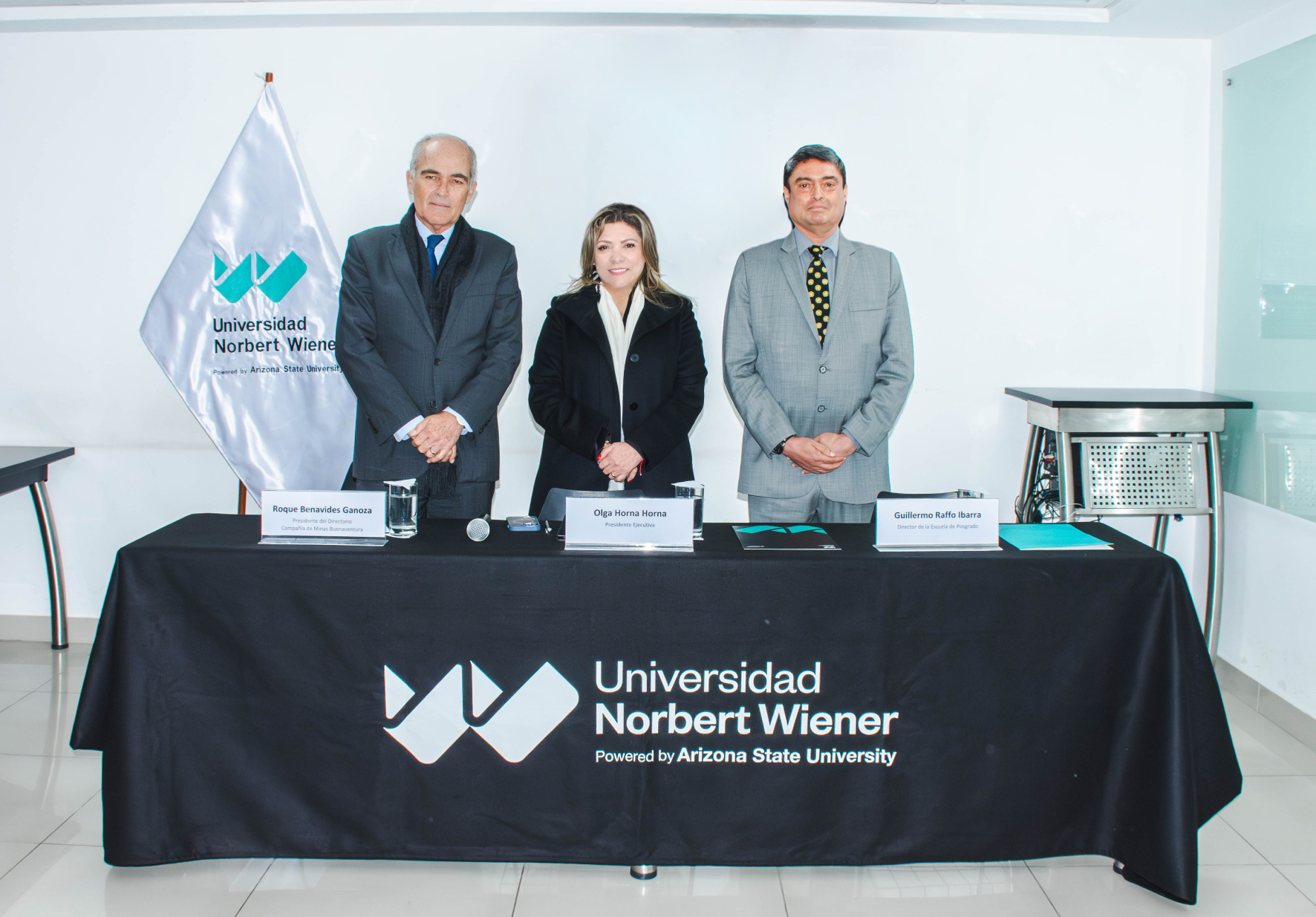ROQUE BENAVIDES, EMPRESARIO Y DOCENTE UNIVERSITARIO, OFRECIÓ MAGISTRAL CONFERENCIA EN LA ESCUELA DE POSGRADO DE LA UNIVERSIDAD NORBERT WIENER