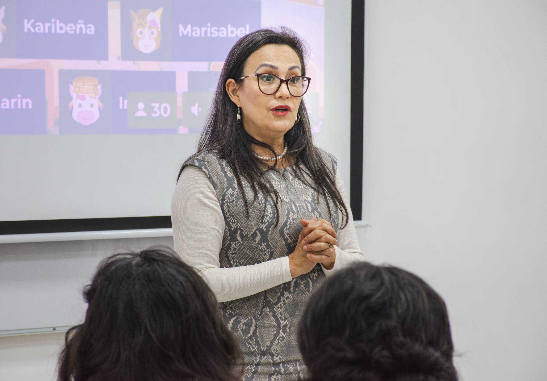 ESPECIALISTAS DE COLOMBIA Y MÉXICO DICTARON CONFERENCIAS MAGISTRALES A ENFERMERAS DE LA SEGUNDA ESPECIALIDAD DE ENFERMERÍA DE LA UNIVERSIDAD NORBERT WIENER