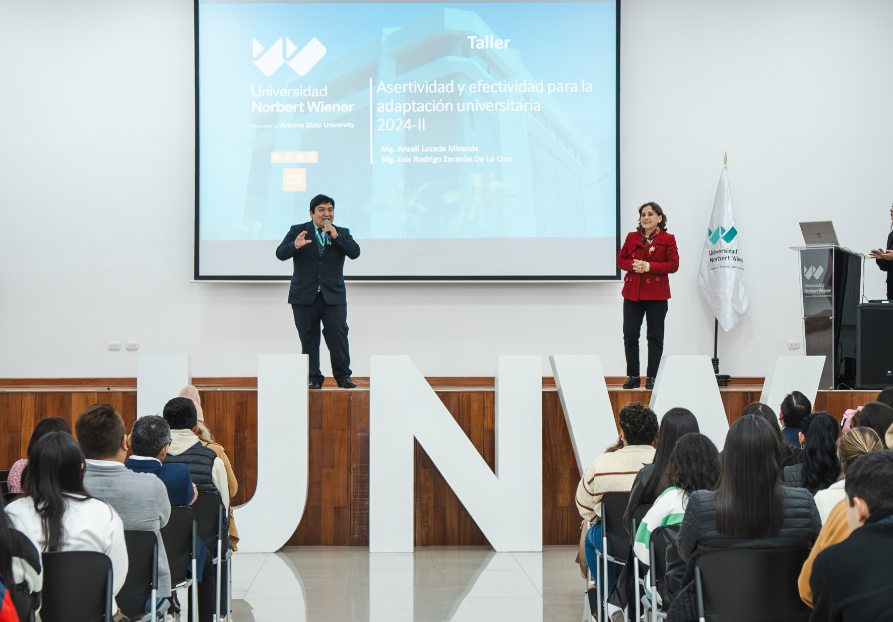 DECANOS Y DIRECTORES DE CARRERA DE LA UNIVERSIDAD NORBERT WIENER DIERON LA BIENVENIDA A SUS NUEVOS ESTUDIANTES