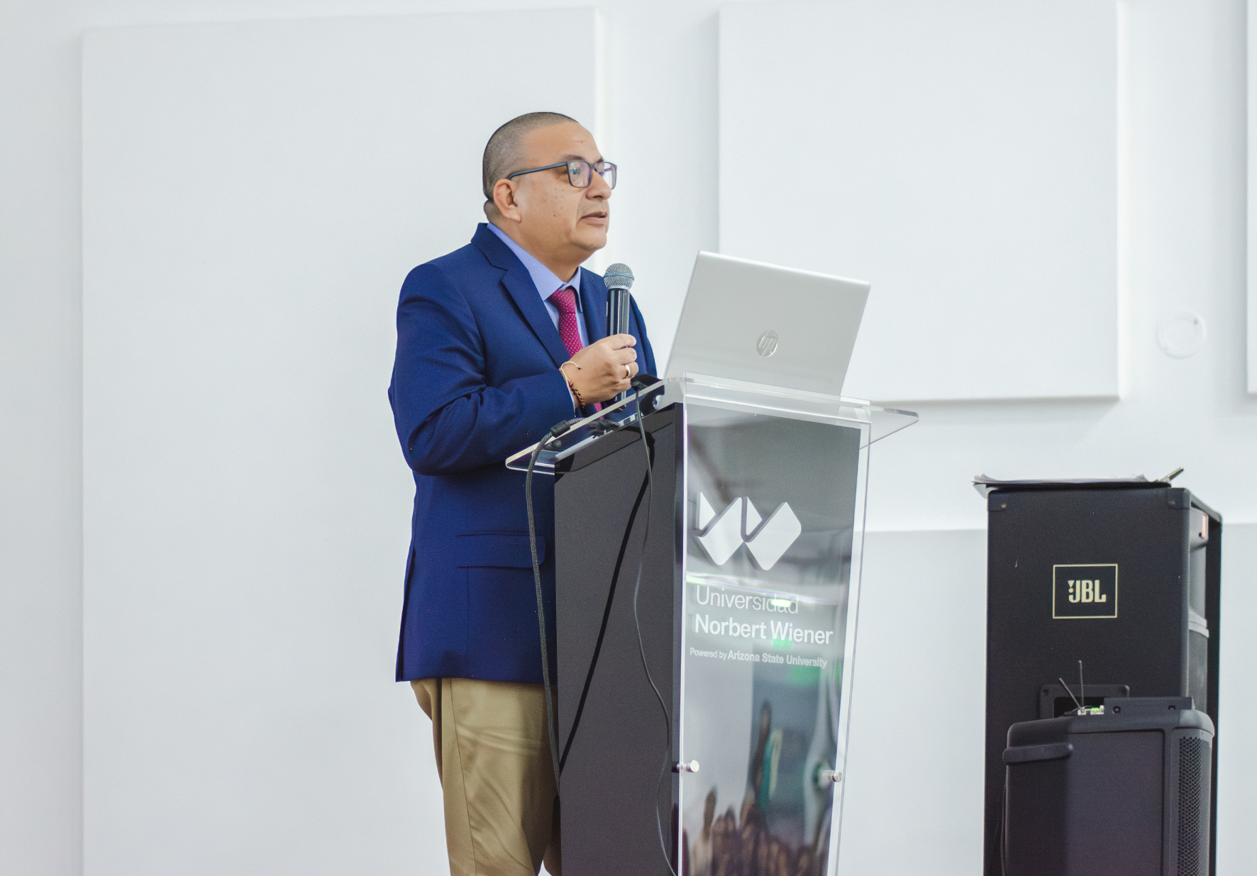DECANOS Y DIRECTORES DE CARRERA DE LA UNIVERSIDAD NORBERT WIENER DIERON LA BIENVENIDA A SUS NUEVOS ESTUDIANTES
