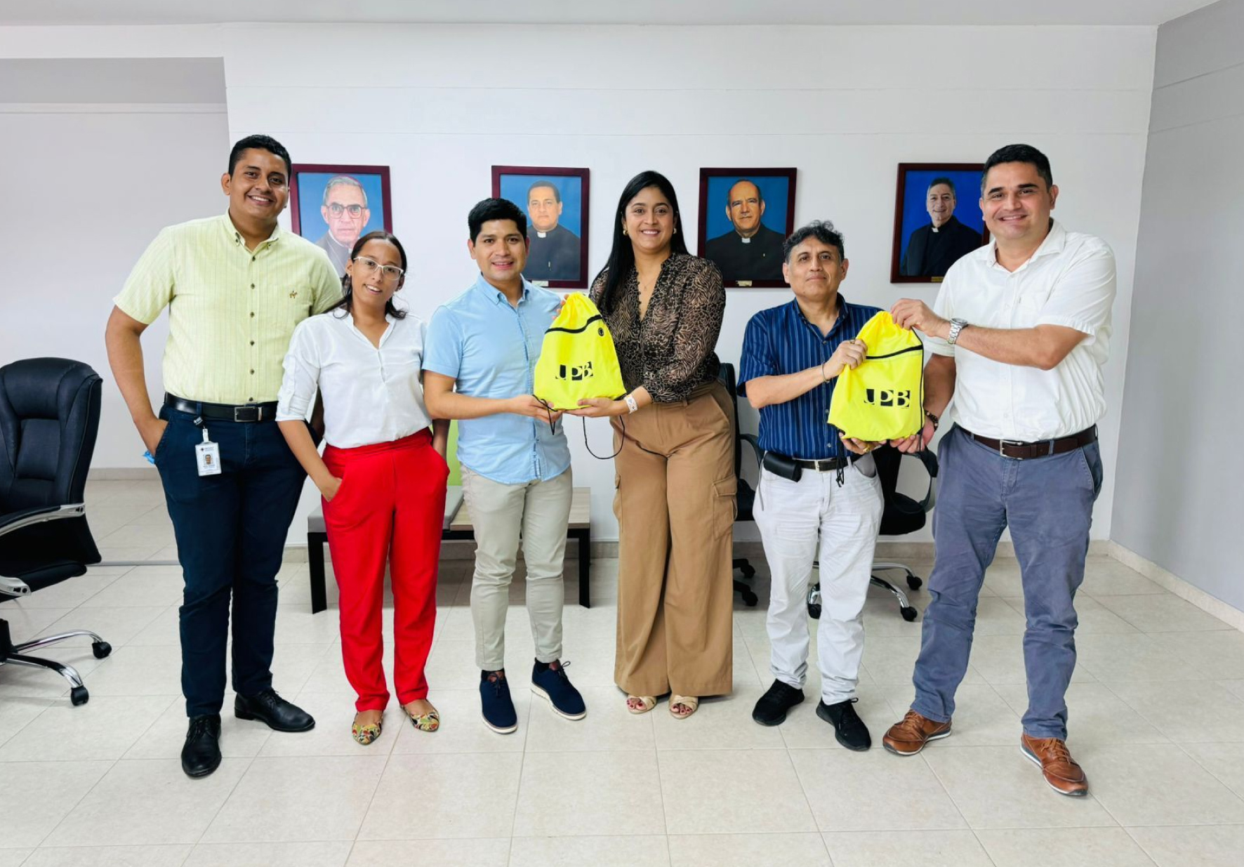 ESTUDIANTES DE LA CARRERA DE DERECHO Y CIENCIA POLÍTICA DE LA UNIVERSIDAD NORBERT WIENER PARTICIPARON EN MISIÓN ACADÉMICA A LA UNIVERSIDAD PONTIFICIA BOLIVARIANA DE COLOMBIA