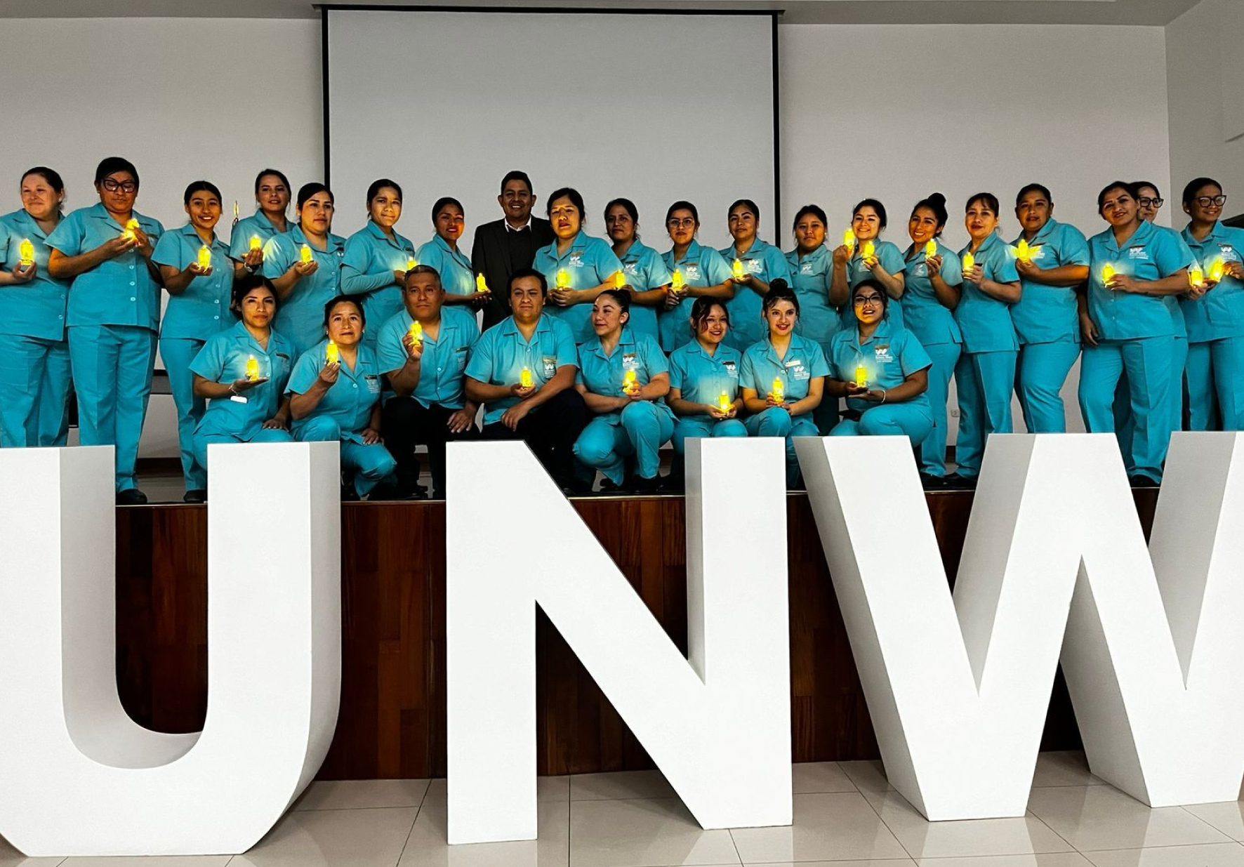 INTERNOS DE LA CARRERA DE ENFERMERÍA DE LA UNIVERSIDAD NORBERT WIENER PARTICIPARON EN CEREMONIA MÍSTICA DE CAMBIO DE UNIFORME