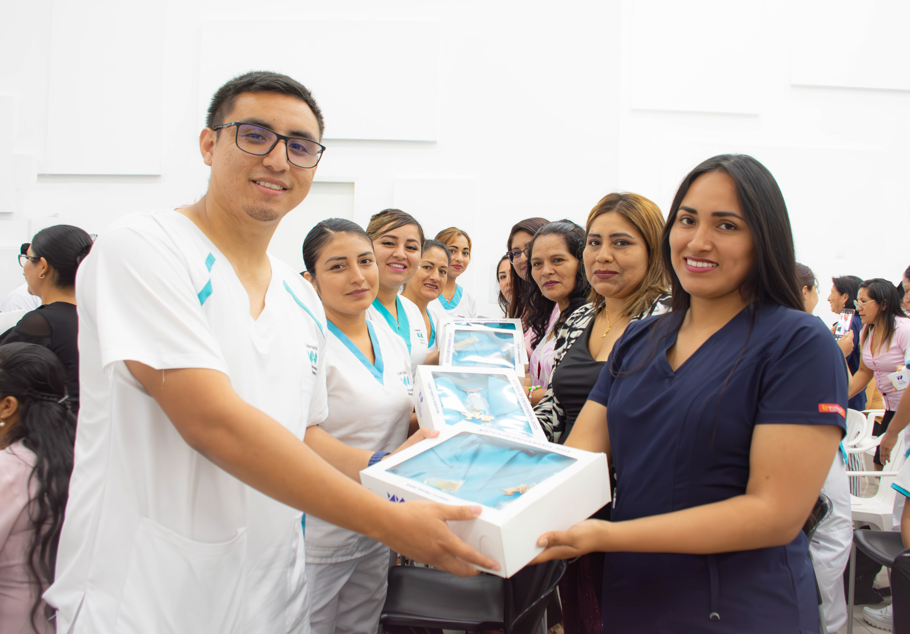 ESTUDIANTES DE ENFERMERÍA DE LA UNIVERSIDAD NORBERT WIENER PARTICIPARON EN CEREMONIA DE CAMBIO DE UNIFORME