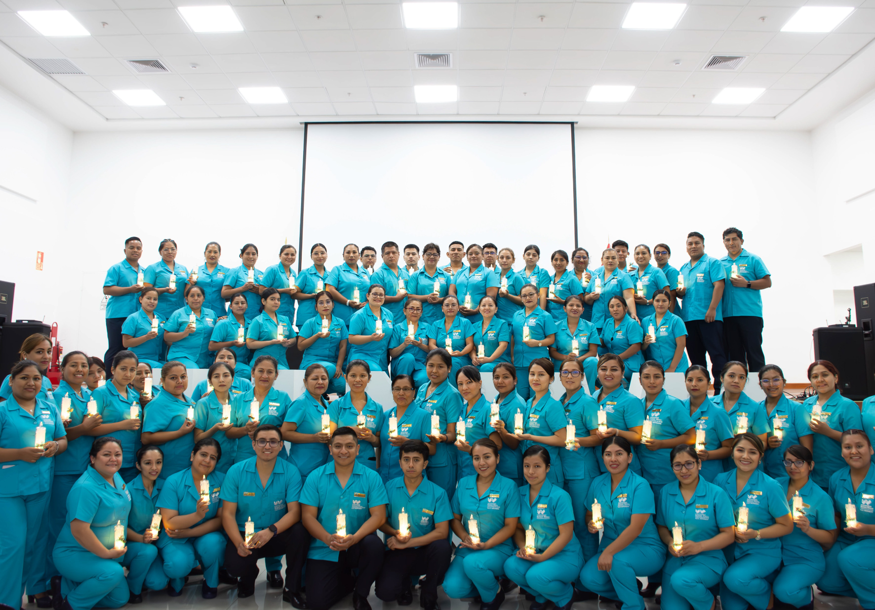 ESTUDIANTES DE ENFERMERÍA DE LA UNIVERSIDAD NORBERT WIENER PARTICIPARON EN CEREMONIA DE CAMBIO DE UNIFORME