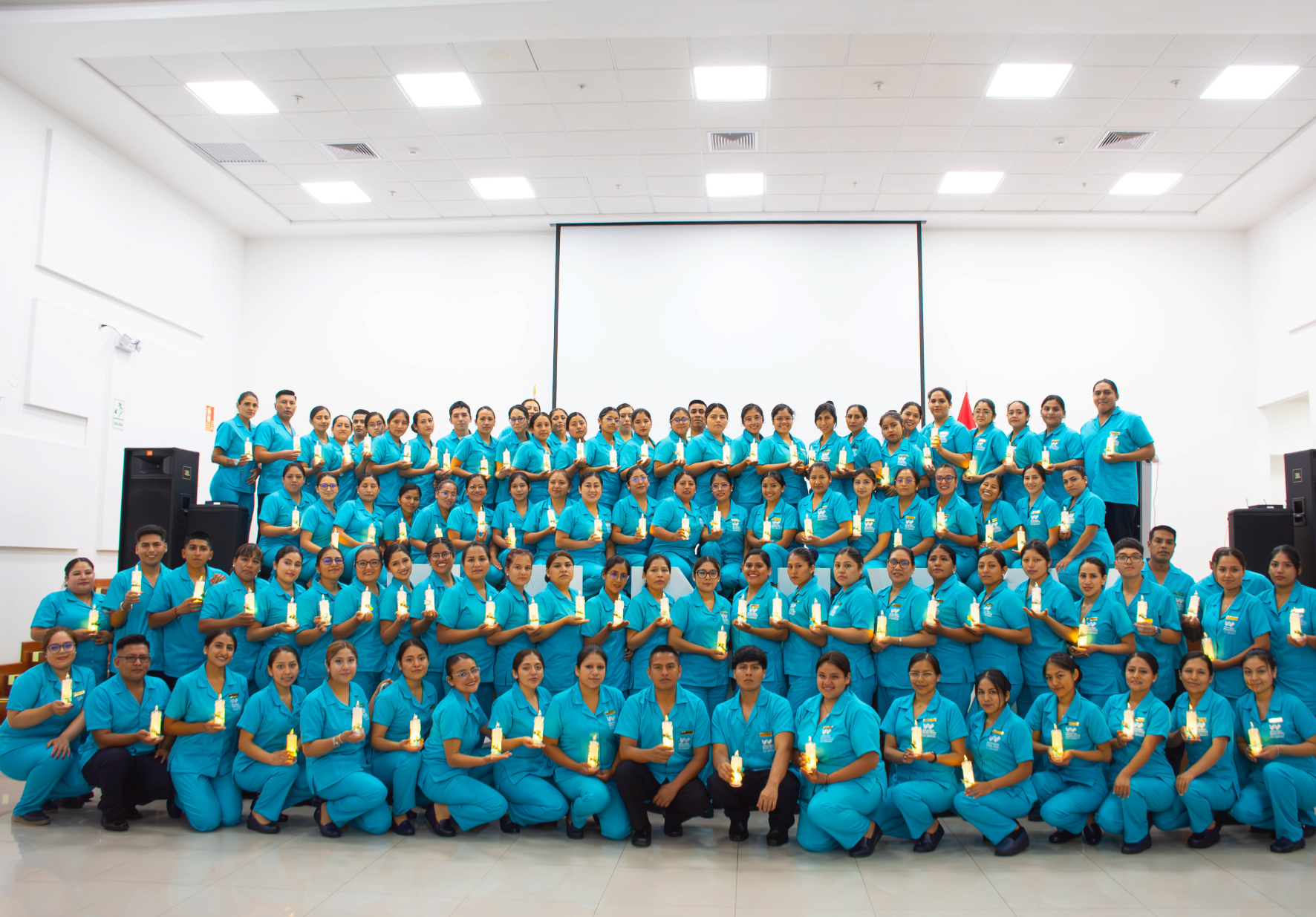 ESTUDIANTES DE ENFERMERÍA DE LA UNIVERSIDAD NORBERT WIENER PARTICIPARON EN CEREMONIA DE CAMBIO DE UNIFORME