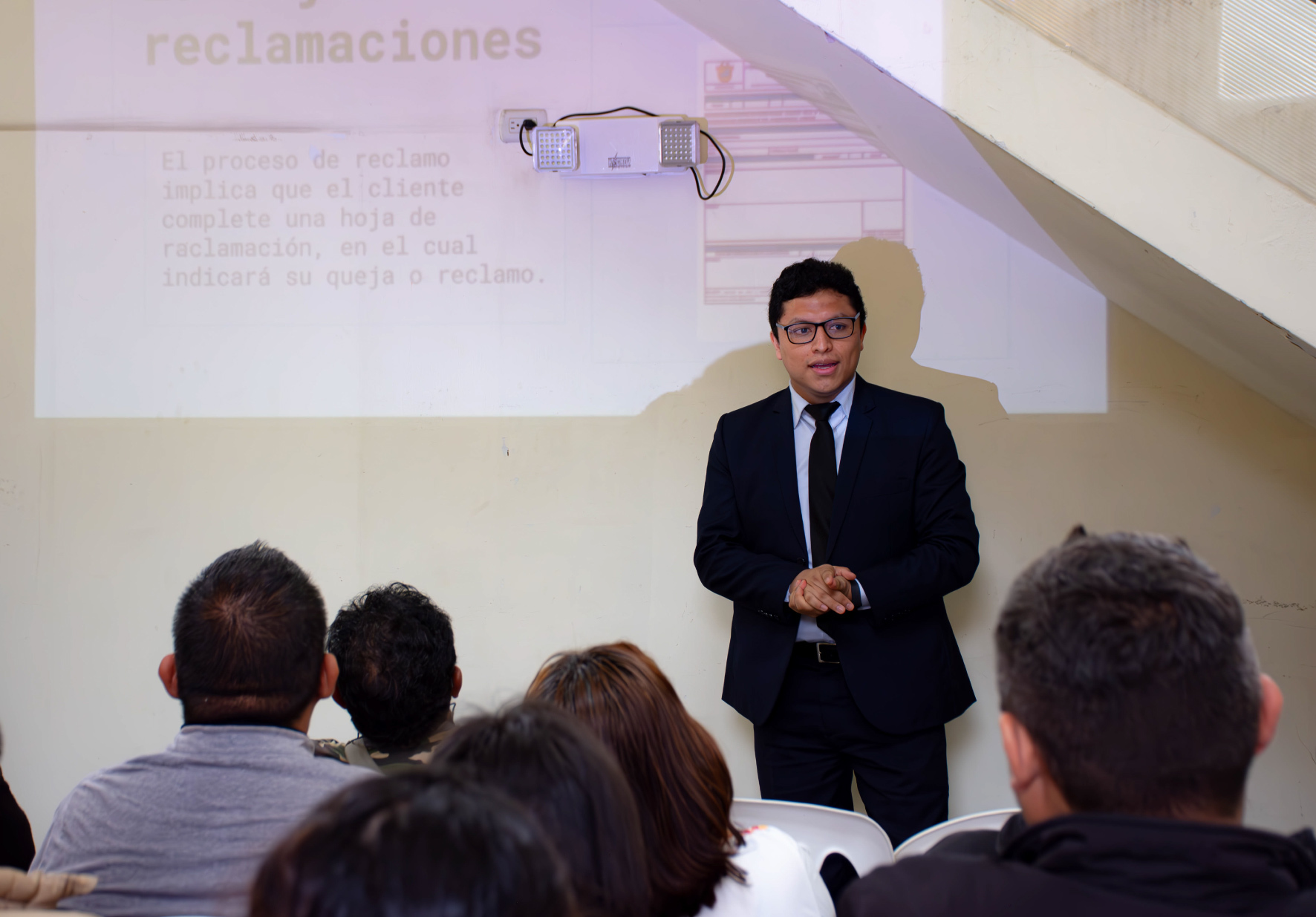 DOCENTES Y ESTUDIANTES DE LA FACULTAD DE DERECHO Y CIENCIA POLÍTICA DE LA UNIVERSIDAD NORBERT WIENER BRINDARON ASESORÍA JURÍDICA GRATUITA A LA POBLACIÓN MÁS VULNERABLE DE LIMA