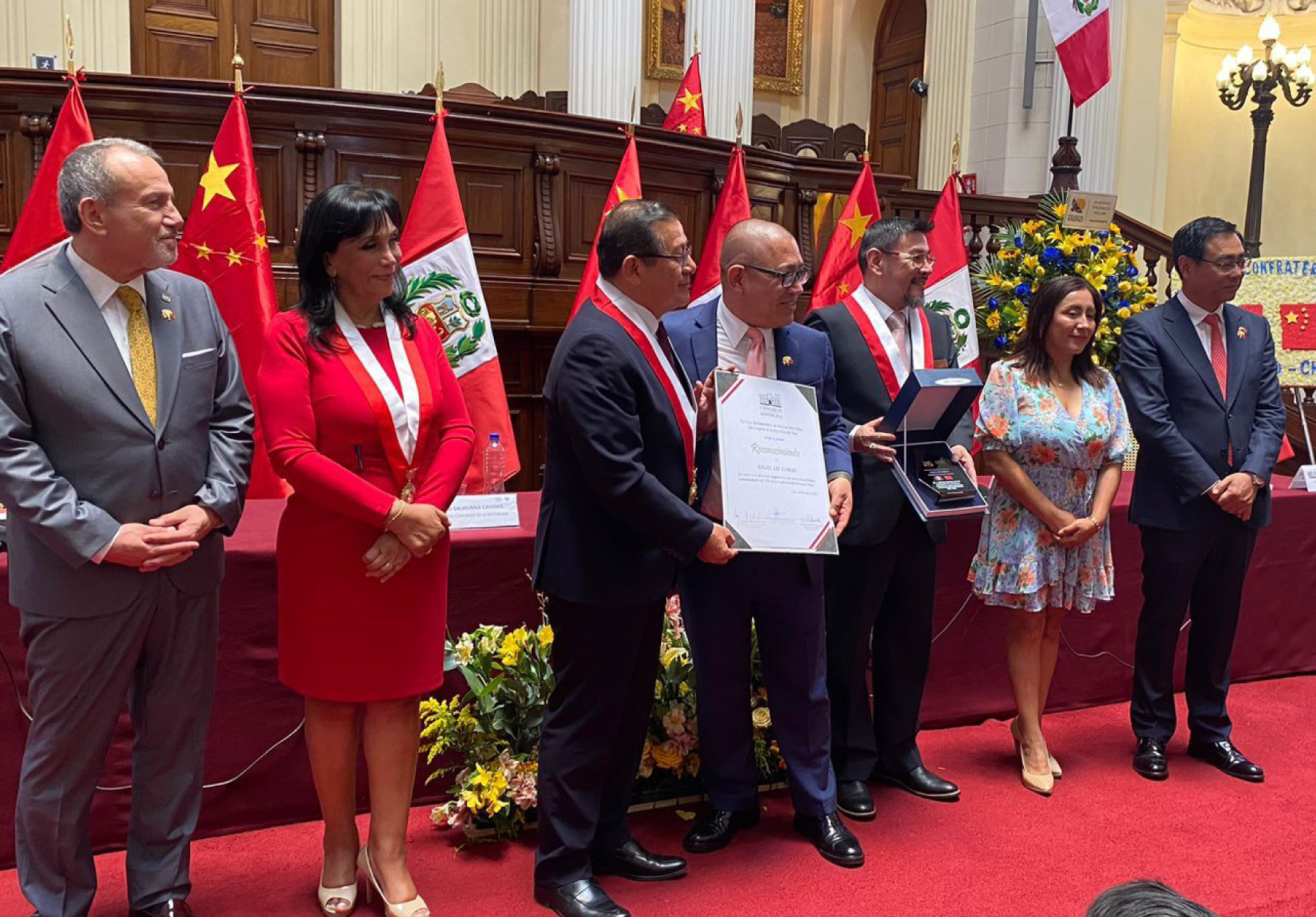 DIRECTOR GENERAL DE SERVICIOS ACADÉMICOS DE LA UNIVERSIDAD NORBERT WIENER RECIBIÓ RECONOCIMIENTO EN EL CONGRESO DE LA REPÚBLICA POR SU DESTACADA TRAYECTORIA EN EL SECTOR EDUCATIVO