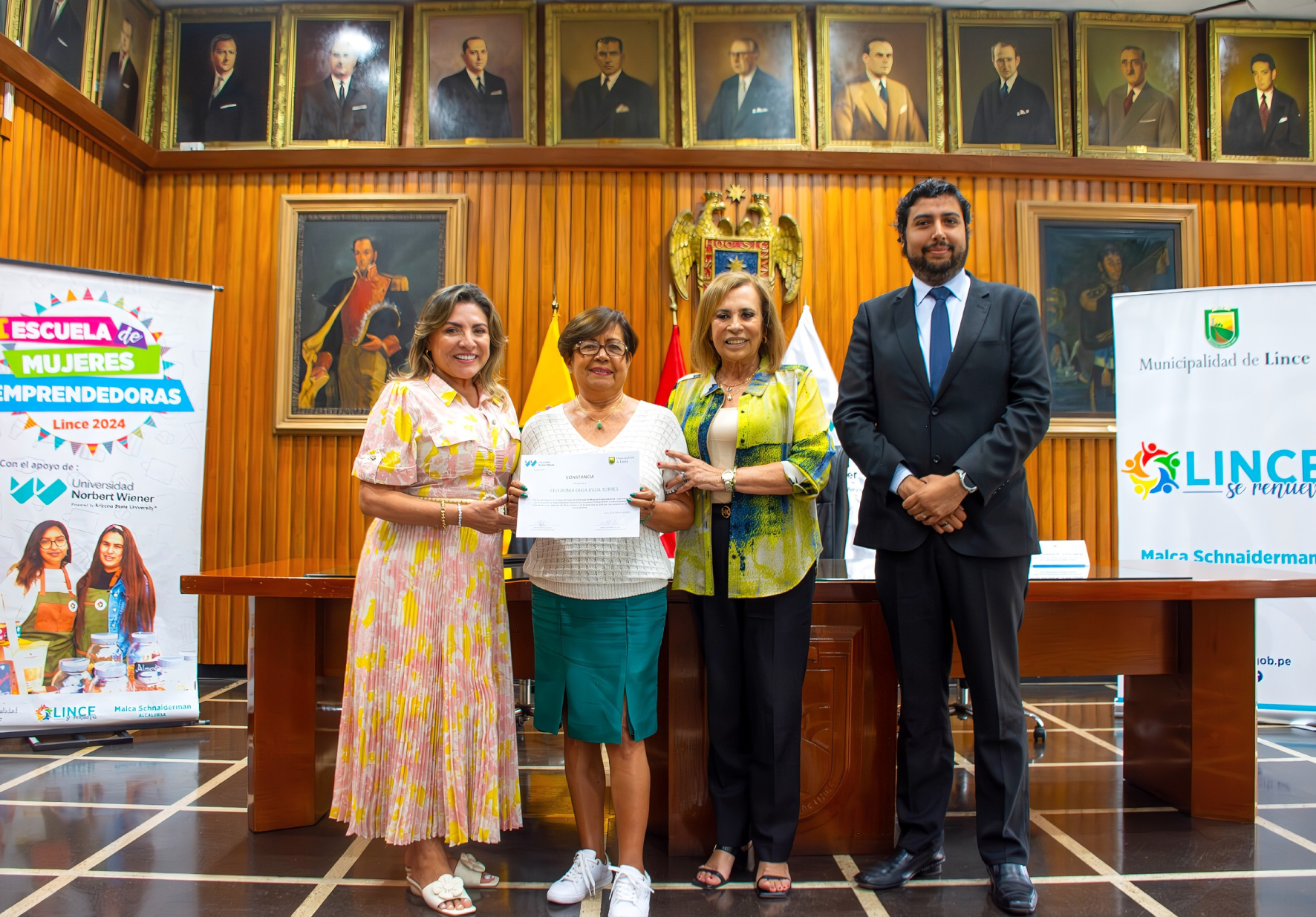 PRESIDENTE EJECUTIVA DE NORBERT WIENER Y ALCALDESA DE LINCE CLAUSURARON CURSO DE CAPACITACIÓN PARA MUJERES EMPRENDEDORAS