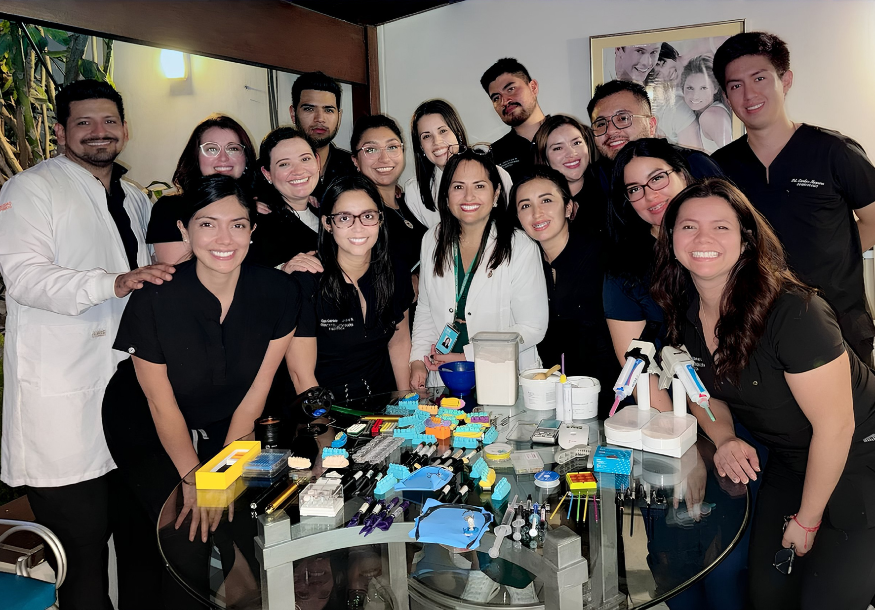 ESTUDIANTES DE POSGRADO ECUATORIANOS REALIZAN MINIRRESIDENTADOS DE ODONTOLOGÍA EN UNIVERSIDAD NORBERT WIENER