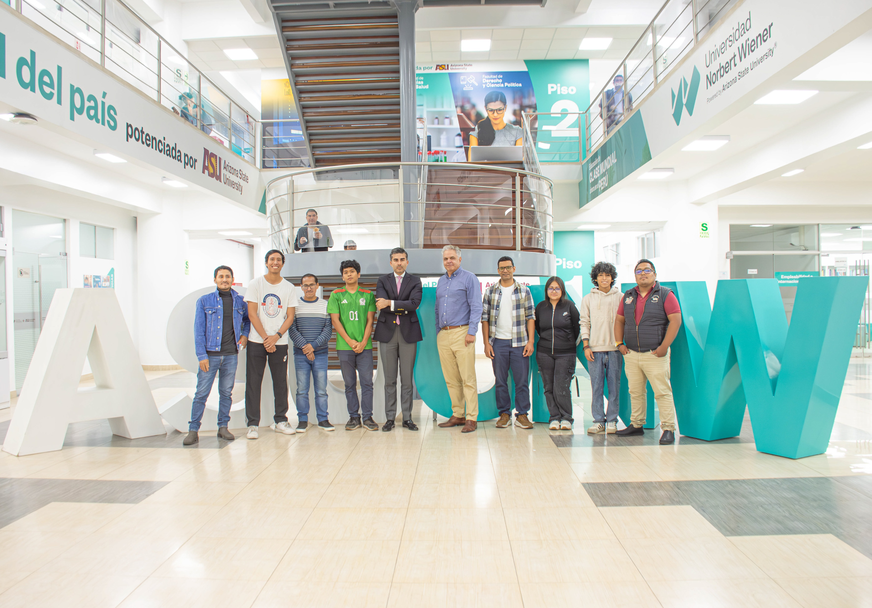 GERENTE DE PROLIMA Y COORDINADOR ACADÉMICO DEL PROGRAMA DE ARQUITECTURA DE WIENER OFRECIÓ CLASE INTRODUCTORIA A ESTUDIANTES DEL PRIMER CICLO