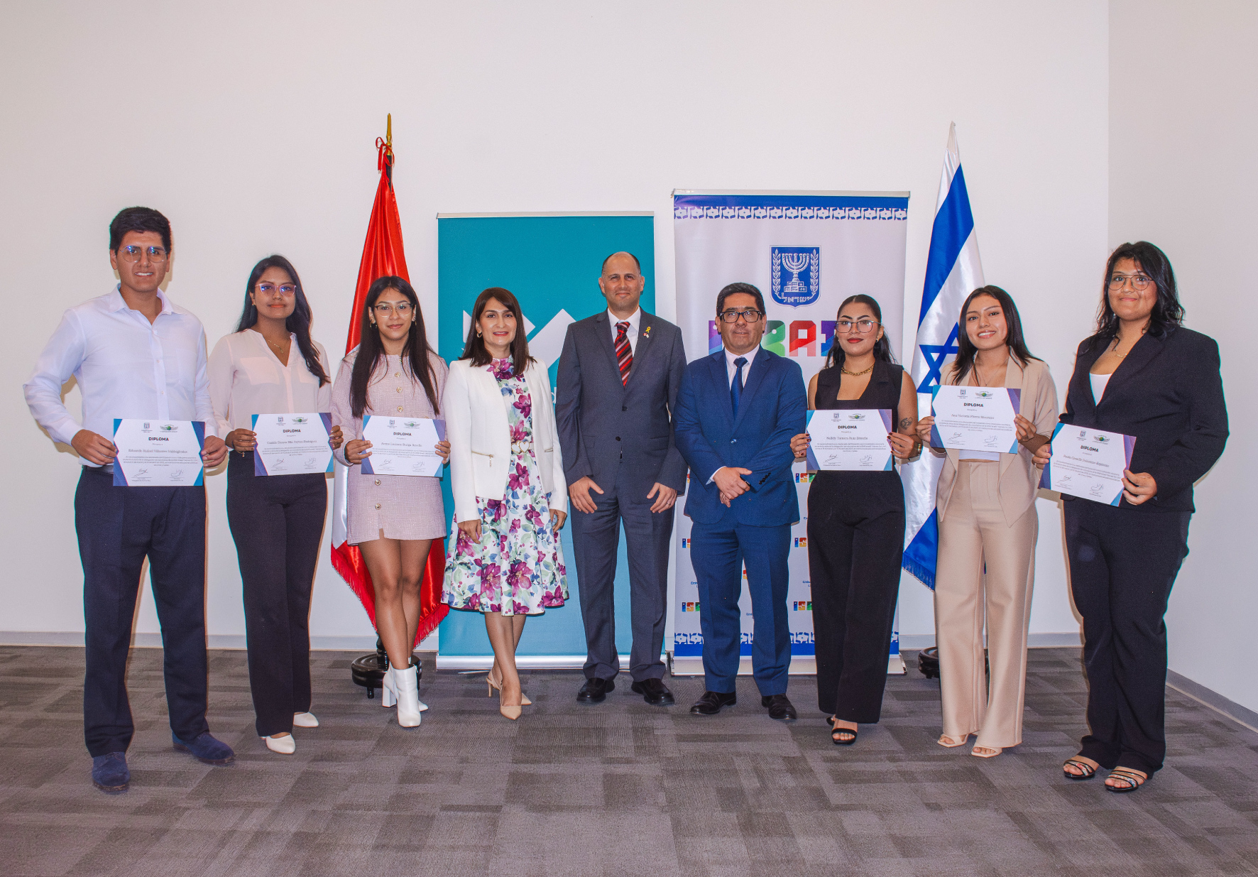 ESTUDIANTES DE LA UNIVERSIDAD NORBERT WIENER RECIBIERON EL RECONOCIMIENTO DE LA EMBAJADA DE ISRAEL Y LA ONG “HEROES FOR LIFE” POR SU PARTICIPACIÓN COMO INTÉRPRETES VOLUNTARIOS EN CAMPAÑA SOCIAL ORGANIZADA POR AMBAS INSTITUCIONES