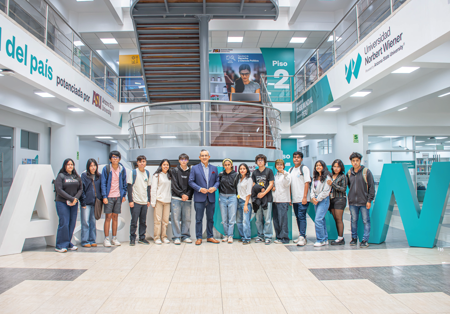 PEDRO TENORIO OFRECIÓ CLASE MAGISTRAL A ESTUDIANTES DEL NUEVO PROGRAMA DE COMUNICACIÓN EN MEDIOS DIGITALES DE LA UNIVERSIDAD NORBERT WIENER