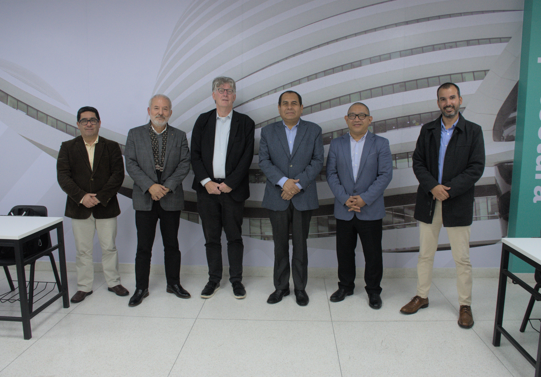 RECONOCIDO ACADÉMICO DE BOSTON COLLEGE, EXPERTO EN TEMAS DE LA INTERNACIONALIZACIÓN DE LA EDUCACIÓN SUPERIOR, VISITÓ LA UNIVERSIDAD NORBERT WIENER