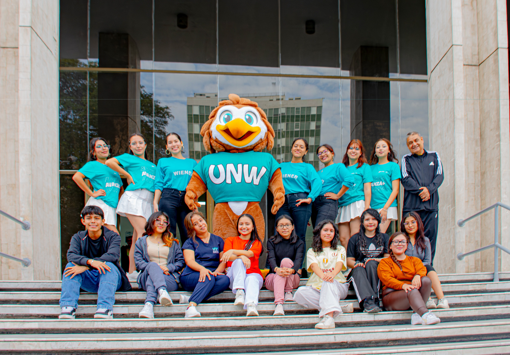 PRESENTAMOS A NORBY, LA RENOVADA MASCOTA WIENER QUE ACOMPAÑARÁ LA VIDA ACADÉMICA