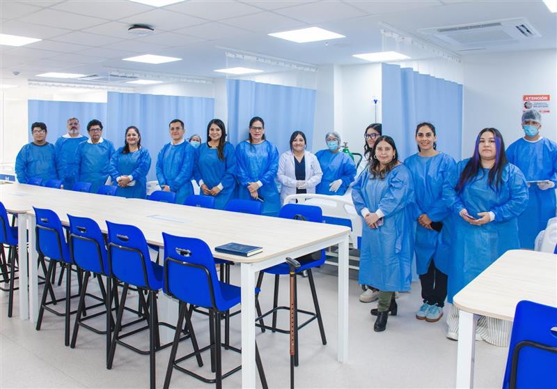 PERIODISTAS Y CREADORES DE CONTENIDO VISITARON EL CENTRO INTERPROFESIONAL DE EDUCACIÓN CLÍNICA (CIEC) DE LA UNIVERSIDAD NORBERT WIENER