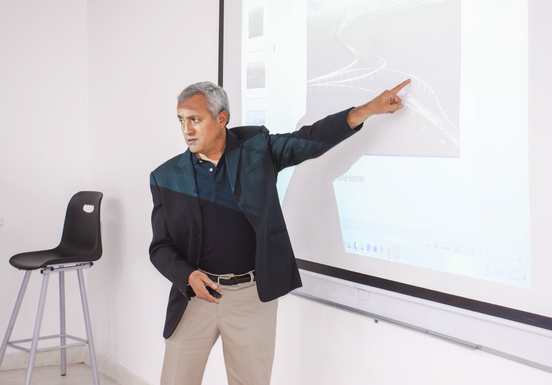 ENRIQUE MONTESINOS, DOCENTE EMBLEMÁTICO DEL PROGRAMA ACADÉMICO DE INGENIERÍA CIVIL DE LA UNW, AFIRMA QUE NUESTROS EGRESADOS PODRÁN DESEMPEÑARSE EN TODAS LAS RAMAS DE LA INGENIERÍA CIVIL