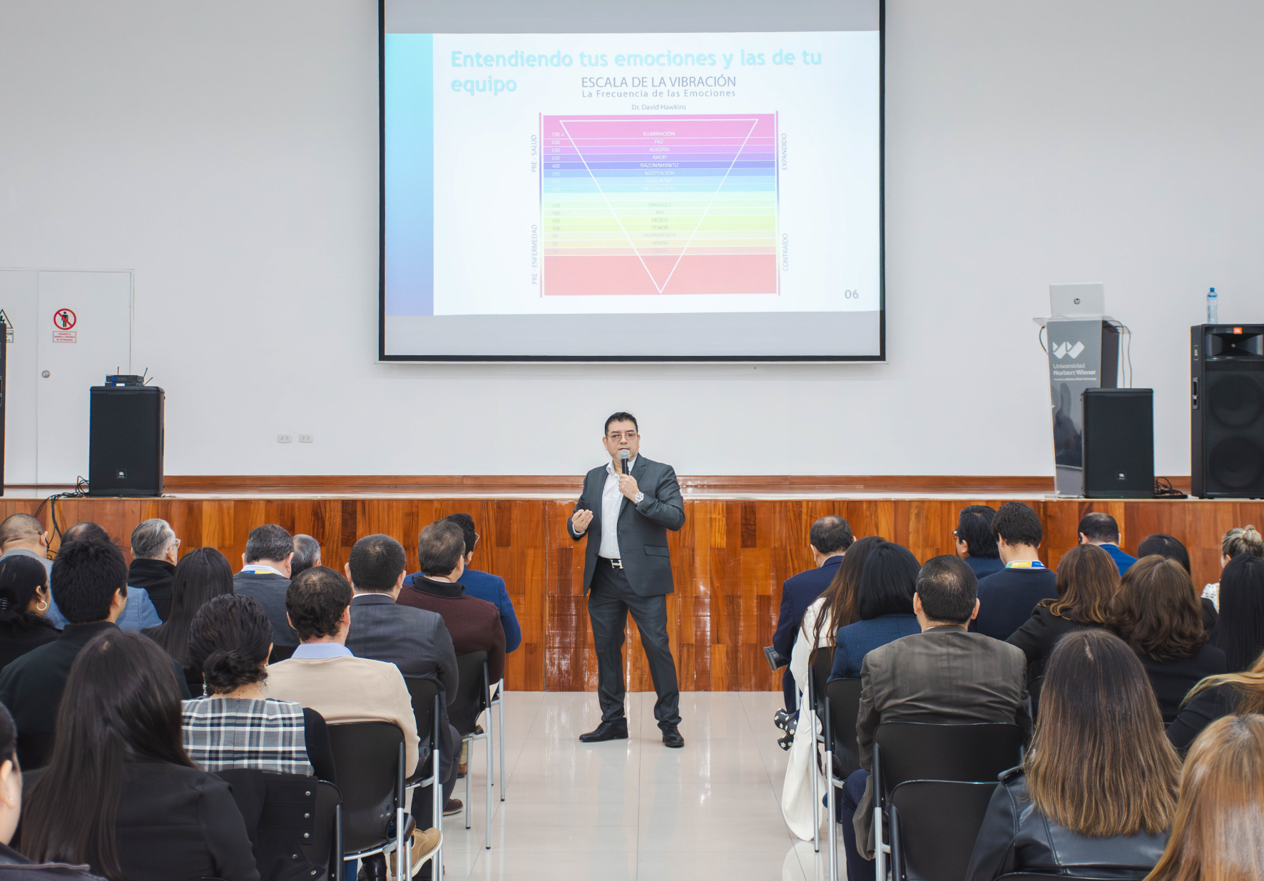 VICEPRESIDENTE EJECUTIVO DE LA UNIVERSIDAD NORBERT WIENER, ING. ENRIQUE HORNA, DICTÓ TALLER SOBRE LIDERAZGO
