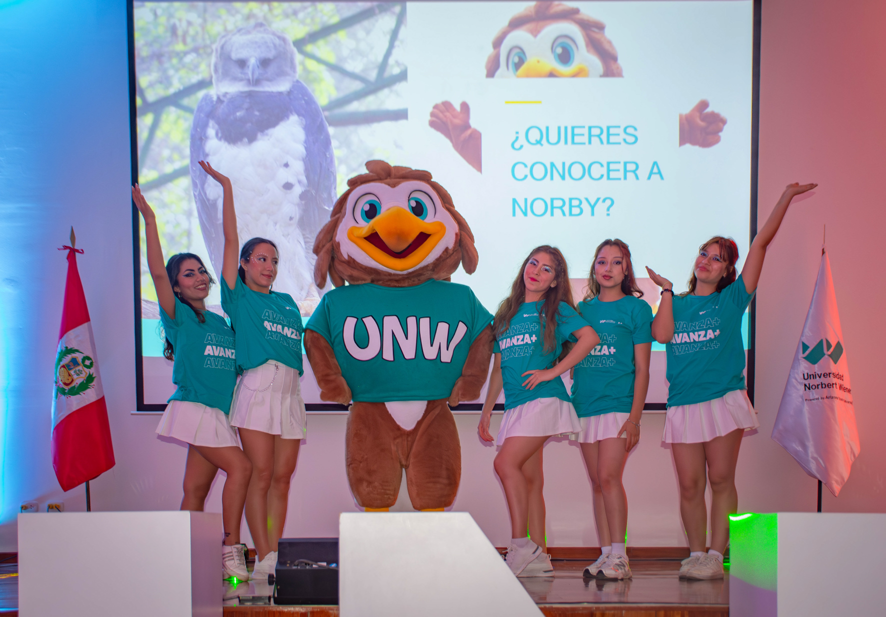 PRESENTAMOS A NORBY, LA RENOVADA MASCOTA WIENER QUE ACOMPAÑARÁ LA VIDA ACADÉMICA