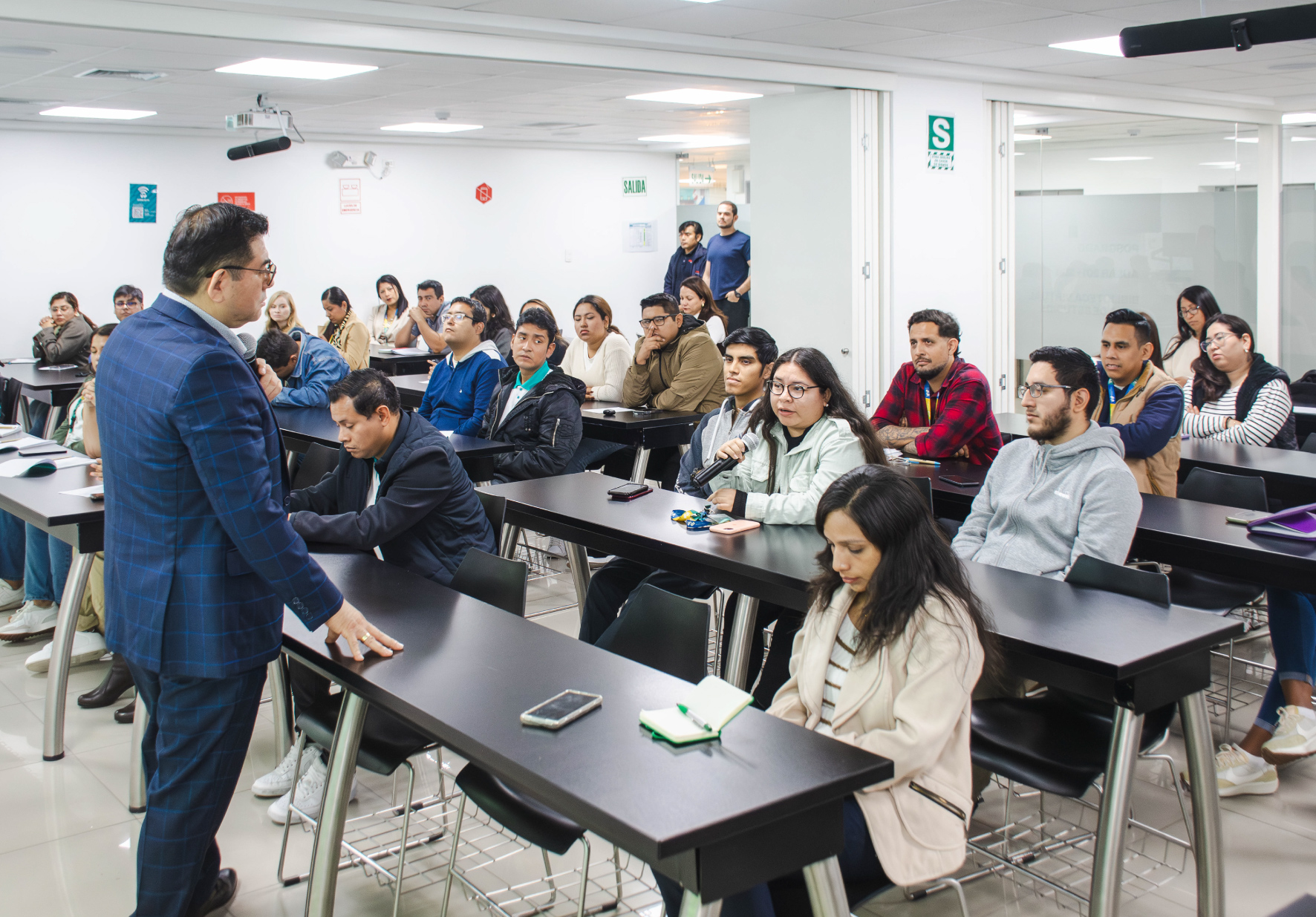 ASESORES DE VENTAS DE LA UNIVERSIDAD NORBERT WIENER PARTICIPARON EN TALLER DE CAPACITACIÓN DICTADA POR EL VICEPRESIDENTE EJECUTIVO, ING. ENRIQUE HORNA HORNA