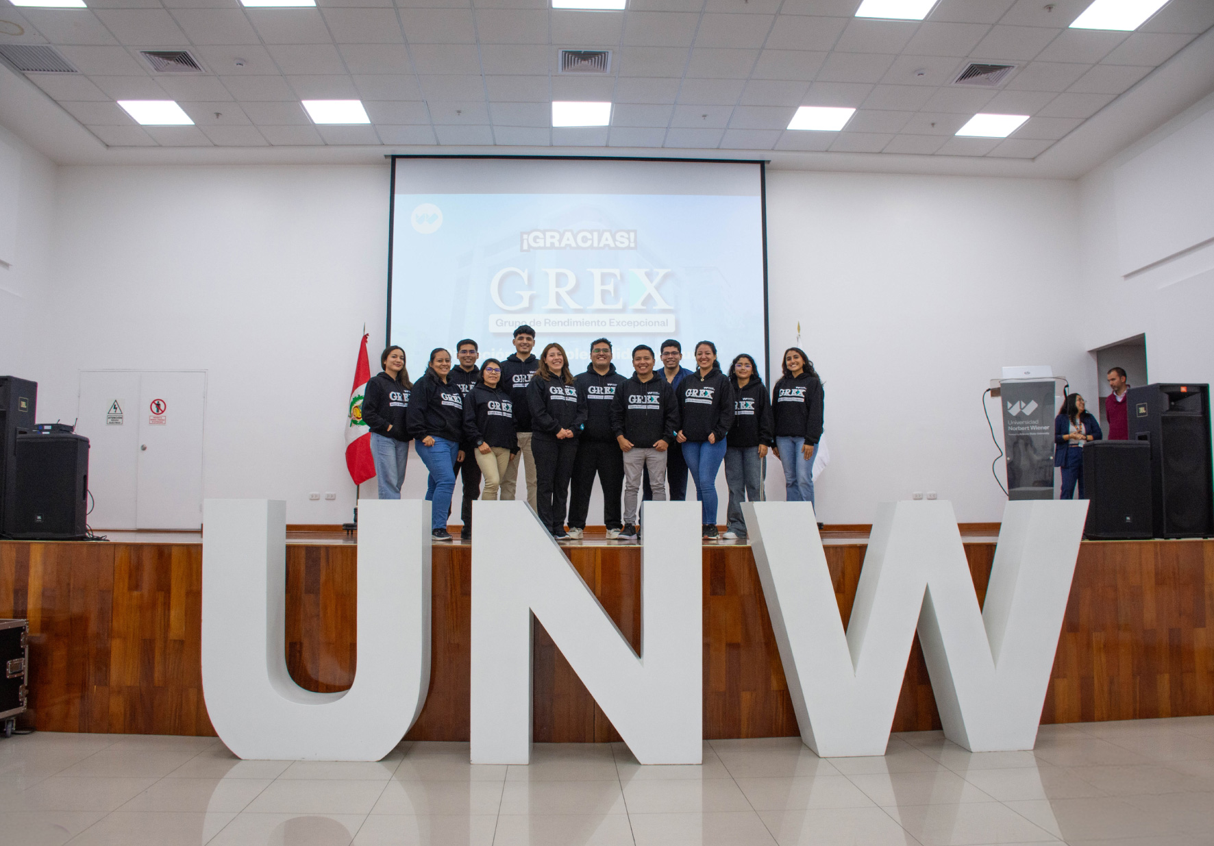 DIRECTIVOS DE LA UNIVERSIDAD NORBERT WIENER PRESENTARON A LOS INTEGRANTES DEL GRUPO DE RENDIMIENTO EXCEPCIONAL WIENER 2025