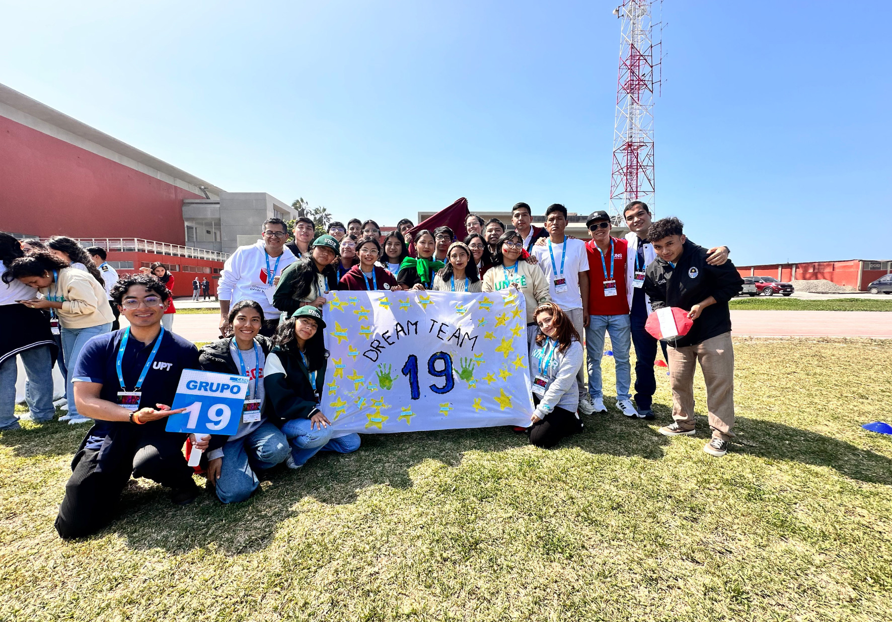 ESTUDIANTES DE LA UNIVERSIDAD NORBERT WIENER INTEGRARON LOS EQUIPOS GANADORES DEL DESAFÍO CADE UNIVERSITARIO 2025-MIBANCO